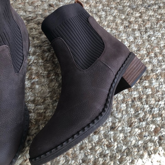 New with Stickers: Gentle Souls Best Chelsea Boot. Size 8.5 or 39.5 - Picture 2 of 15